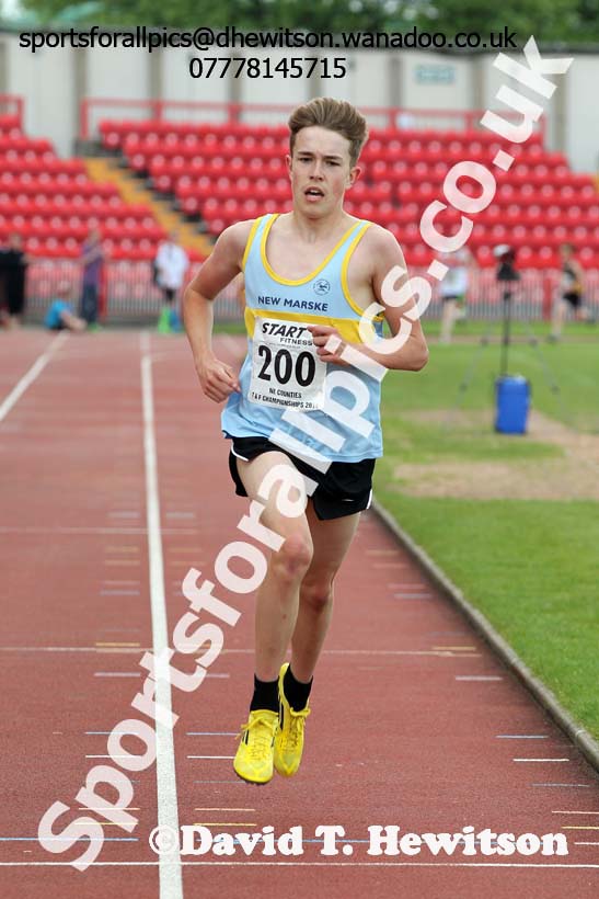 Under-15 boys 3000 metres at the North Eastern Championships, Gateshead International Stadium.  Photos: David T. Hewitson/Sports for All Pics